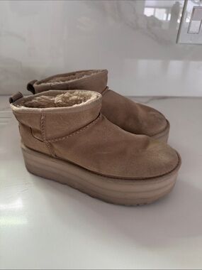 Ugg suede Platform short boot slipper- sz 7